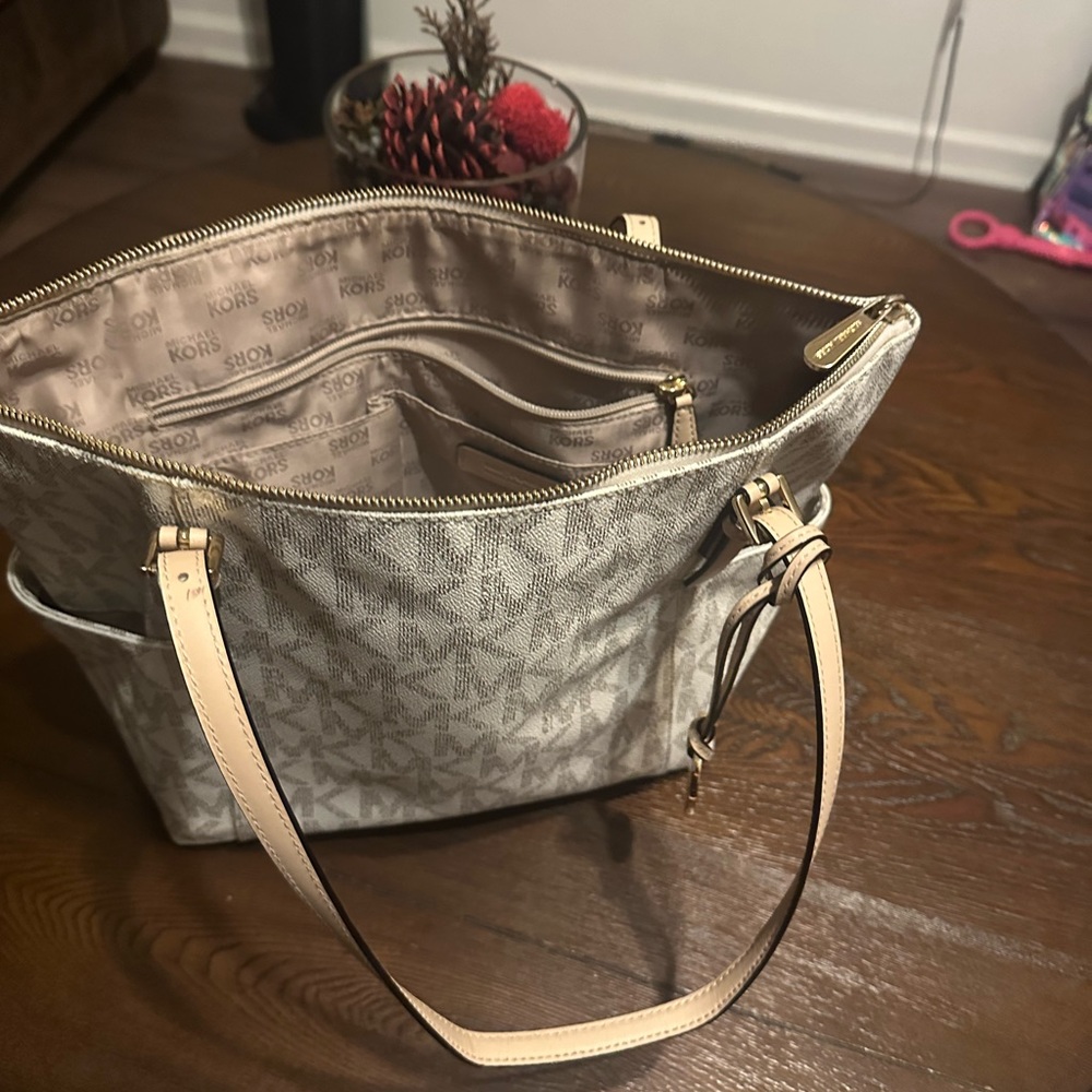 Mk purse - Picture 5 of 8